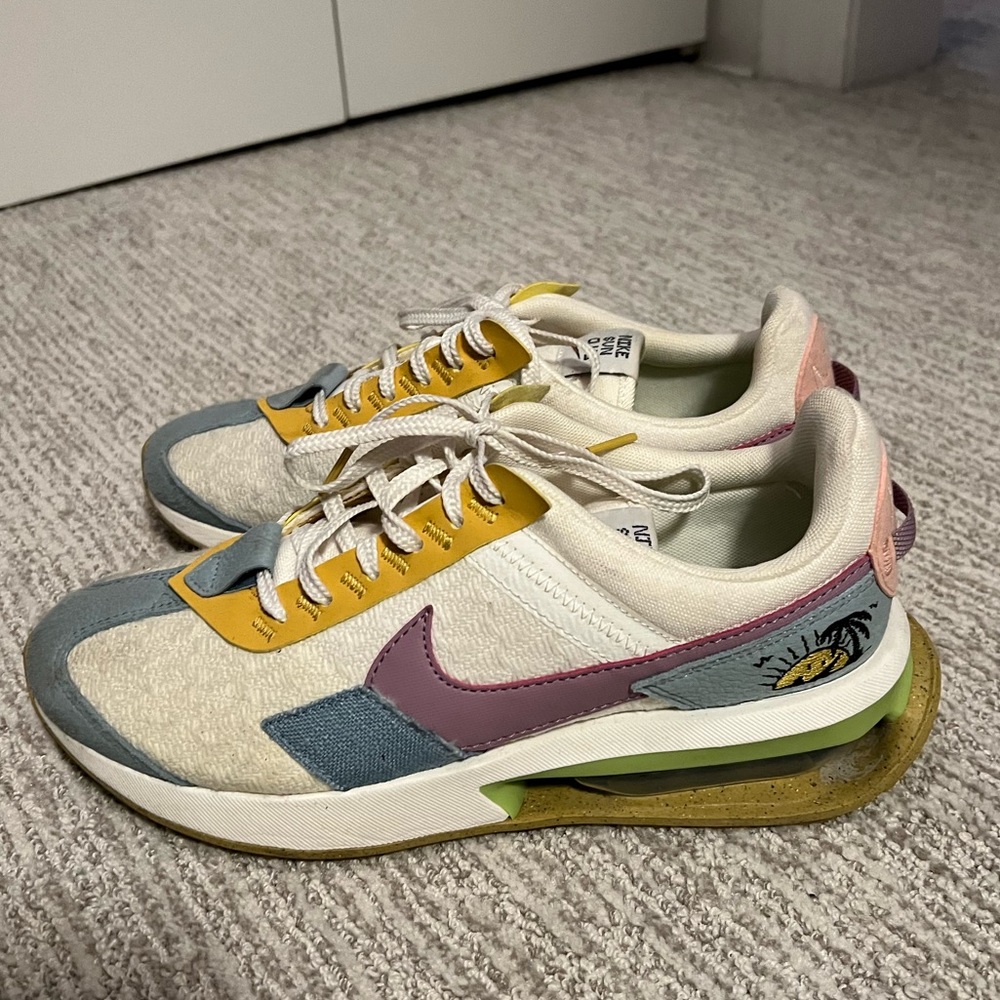 Nike Women's Cream and Purple Athletic Shoes